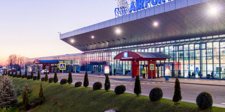 Gara aeriană din Chișinău se transformă în parcare de automobile