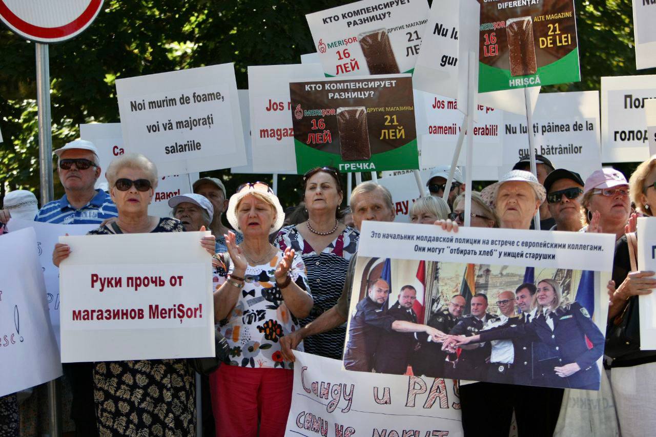„Jos mâinile de pe МERIȘOR”. Sute de oameni din Chișinău, Sîngerei, Călărași au ieșit la o amplă acțiune de protest