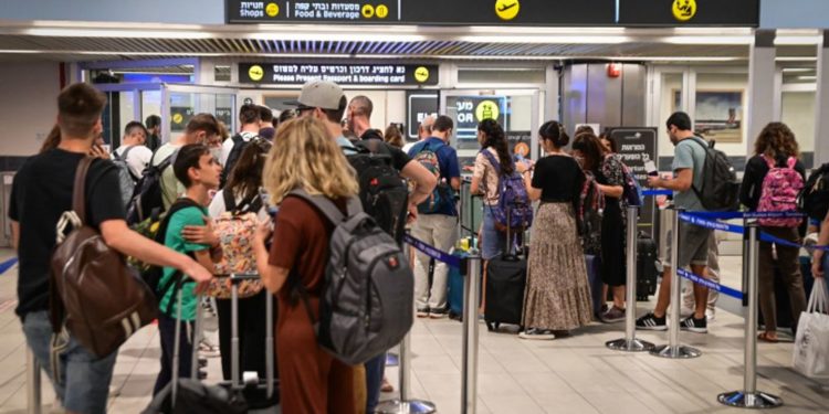 Un alt zbor charter cu moldoveni a părăsit Israelul cu sprijinul lui Ilan Șor