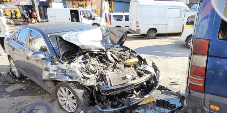 Momentul unui teribil accident la Soroca, surprins de camere: O femeie a fost strivită între două mașini