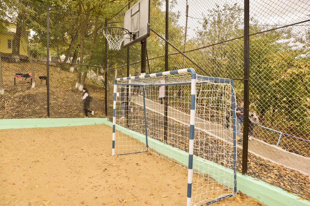 Bucurie mare în satul Sămănanca: conducerea raionului Orhei cu suportul echipei lui Ilan Șor a construit un teren sportiv multifuncțional