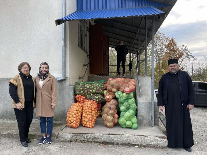 „A iubi înseamnă a dărui”. Femeile ortodoxe din Episcopia Bălți a Mitropoliei Basarabiei, cu daruri la un centru de plasament