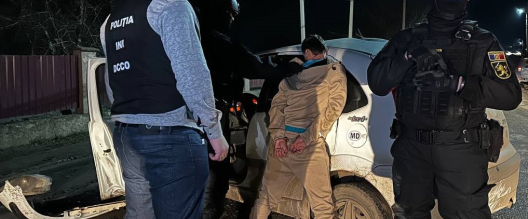 Polițiștii au reținut un bărbat din Nisporeni, după ce i-a propus unei studente din Chișinău să câștige bani pentru întreținerea conversațiilor video erotice.