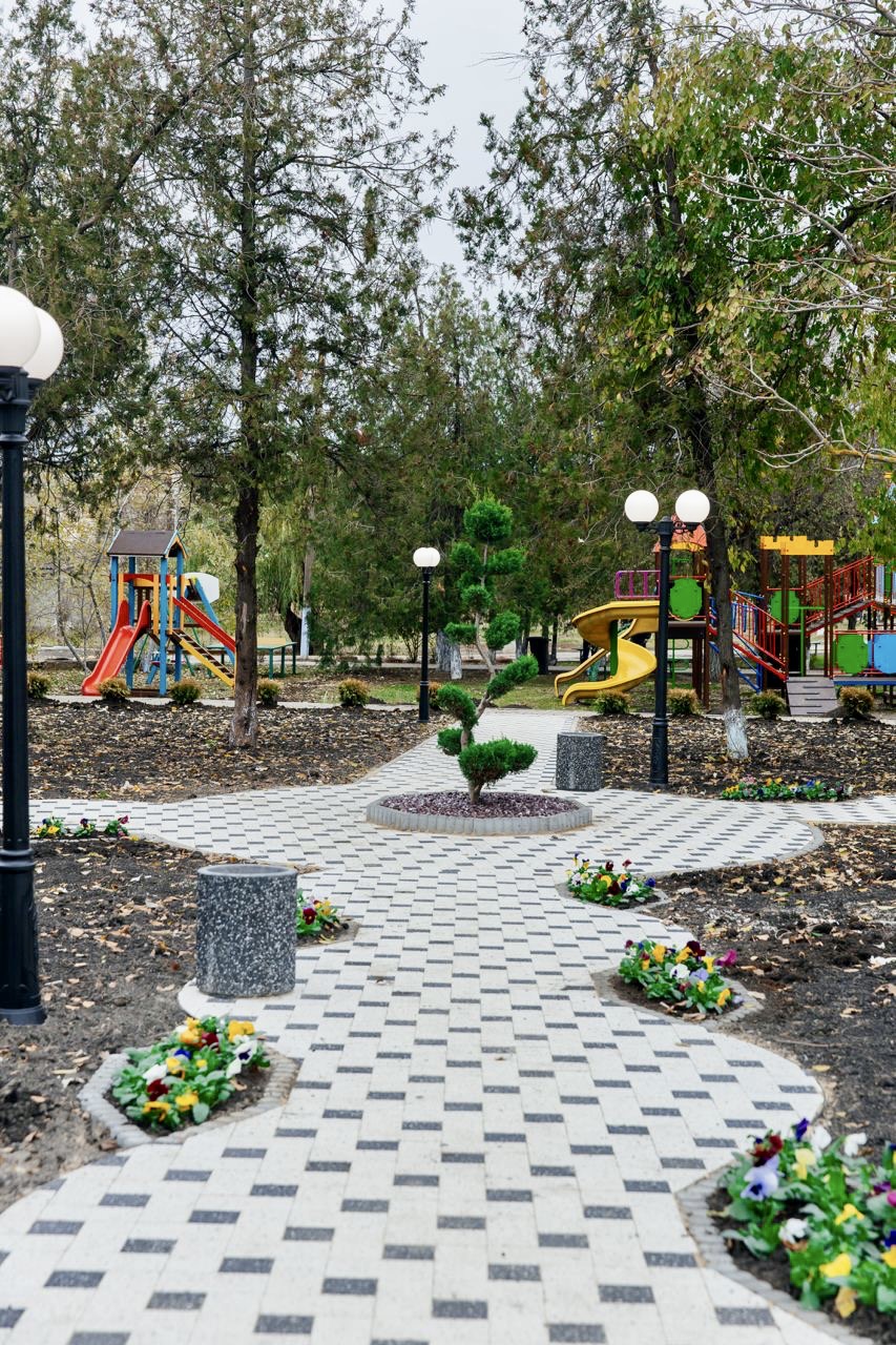 Un proiect luminos în Ferapontievca: echipa Evgheniei Guțul, cu sprijinul lui Ilan Șor, a implementat primul proiect în acest sat – un parc frumos cu havuz.