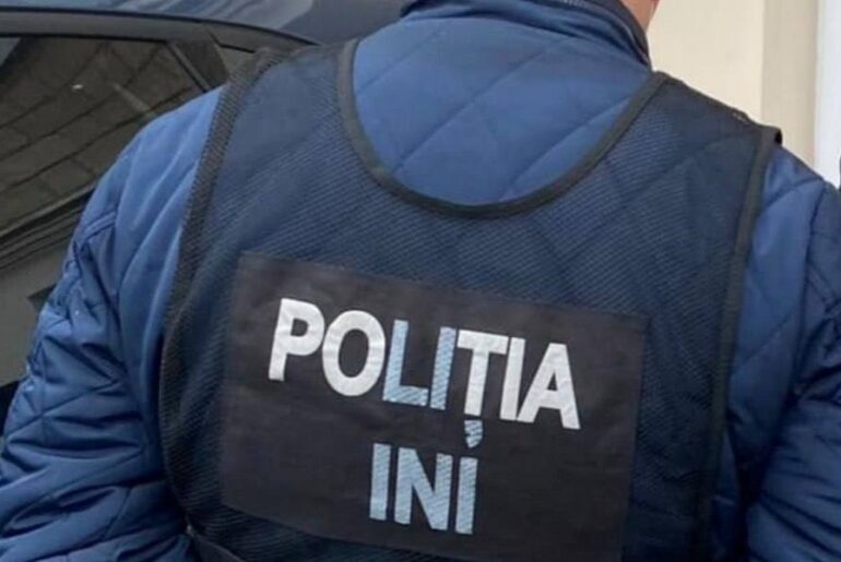 Doi bărbați de 32 de ani, reținuți de Poliție, pentru furt. Prădau oameni în etate.