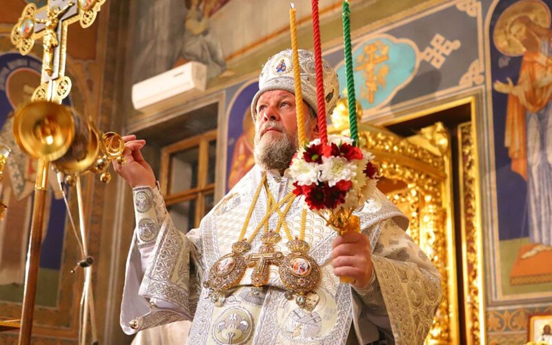 Înaltpreasfințitul Mitropolit Vladimir a oficiat, duminică, Sfânta și Dumnezeeasca Liturghie.