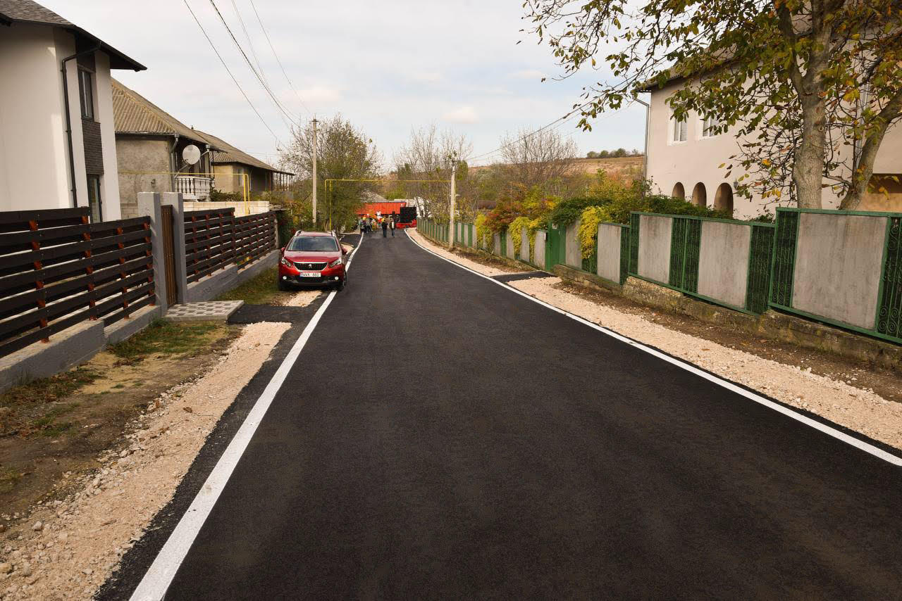 De la gropi și praf, la o stradă modernă: Cu suportul echipei lui Ilan Șor, a fost modernizată strada Inculeț