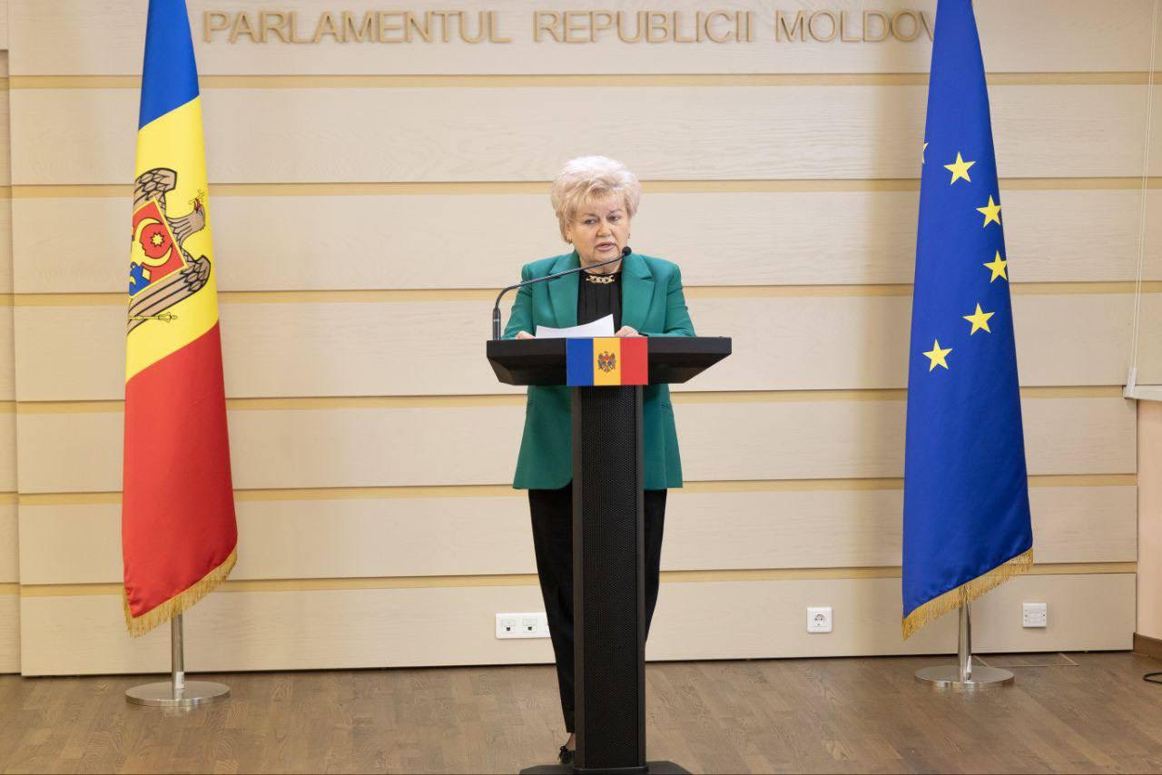 Pensia minimă – 5000 de lei: deputatul Reghina Apostolova cere să fie votat unanim de Parlament un proiect privind îmbunătățirea vieții pensionarilor.