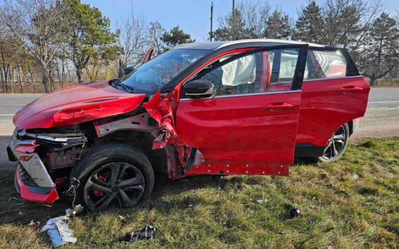 Grav accident în apropiere de satul Corlăteni, Rîșcani. Două vehicule s-au lovit violent pe traseul M5.