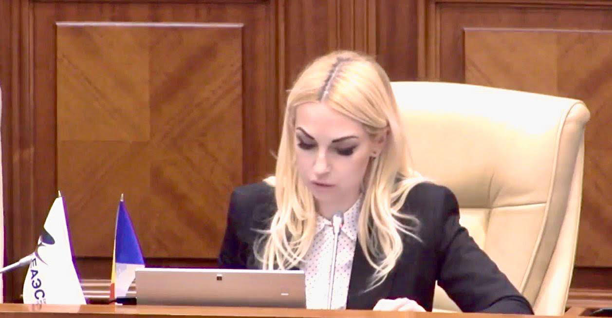 Marina Tauber a solicitat audierea în parlament a ministrului justiției, în legătură cu scandalul de corupție în care este implicat președintele Comisiei Pre-Vetting.