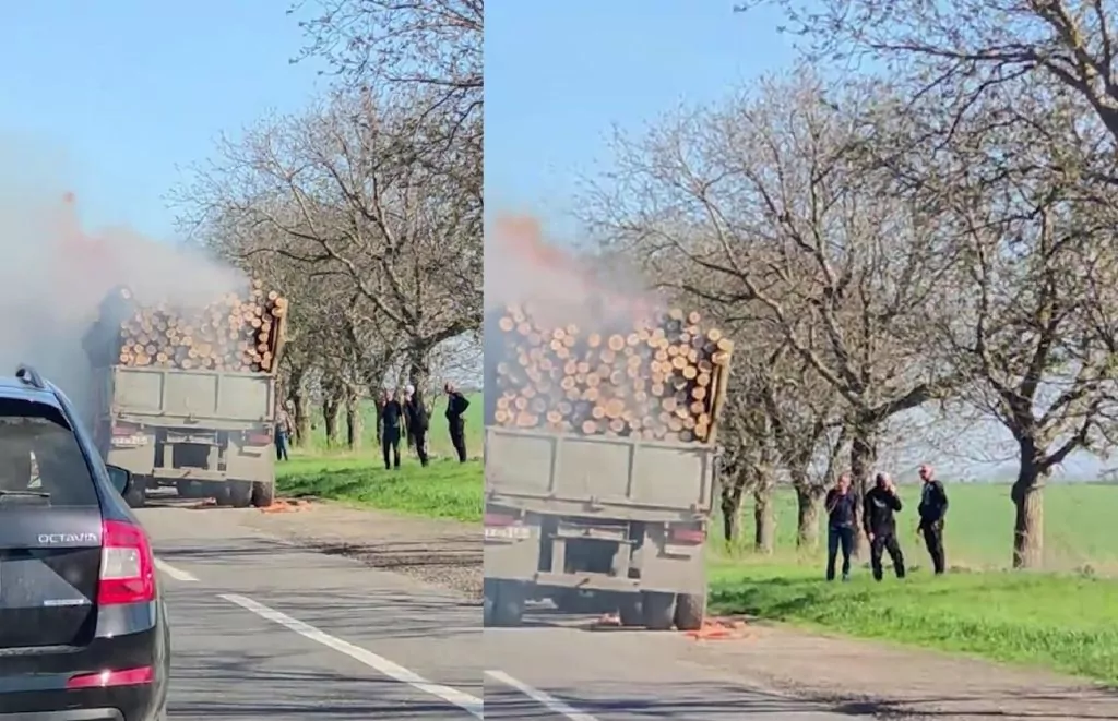 VIDEO/ Un camion plin cu lemne a luat foc aseară în raionul Rîșcani.