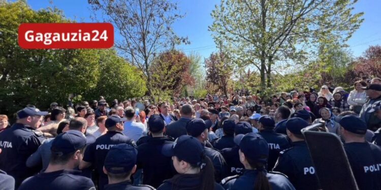 La Comrat, mii de oameni s-au adunat la un miting în legătură cu vizita Maiei Sandu. Poliția a folosit forța împotriva protestatarilor.