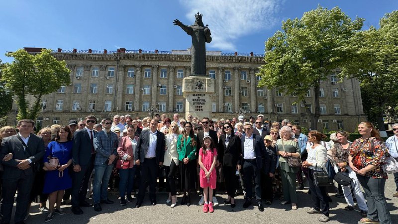 Blocul „ Victorie” i-a felicitat pe locuitorii din Bălți cun prilejul Zilei Orașului și i-a anunțat despre cadourile lor.